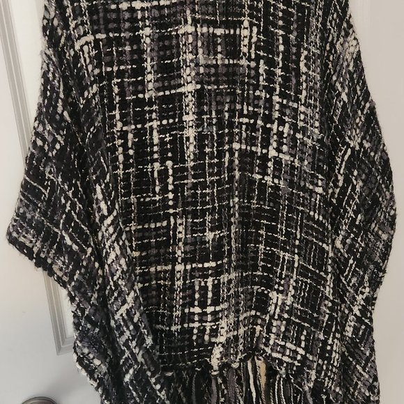 Outfit Topper - Picture 4 of 4